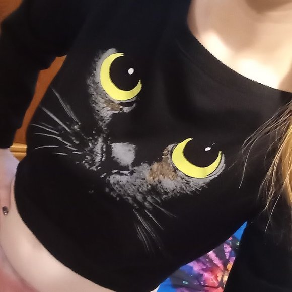 Black Cat Cropped Sweater - Picture 3 of 5
